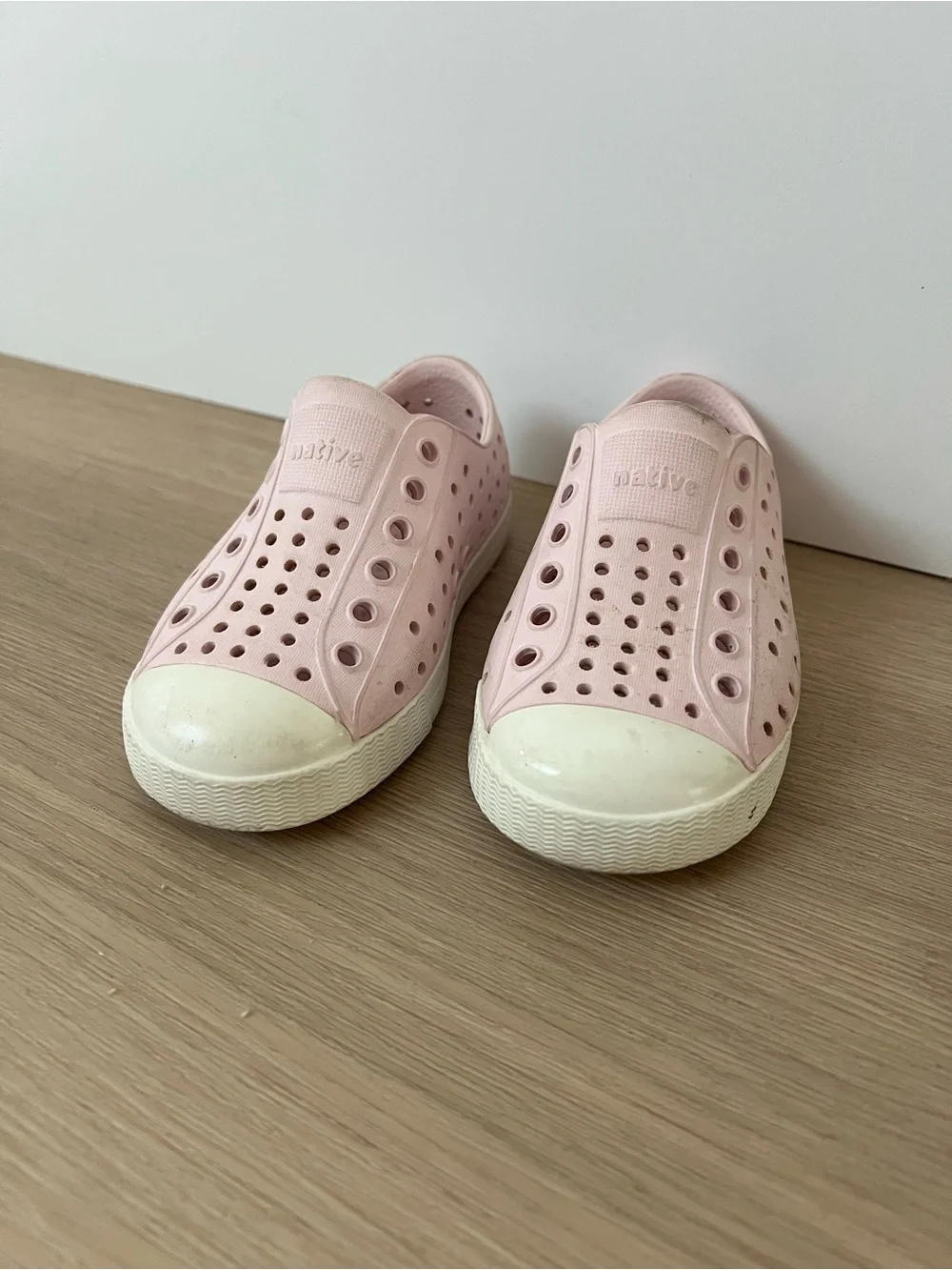 Native Kids Slip-On Water Shoes in Pale Pink and White